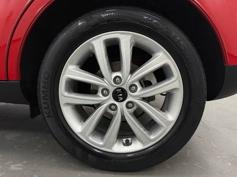 Used 2017 Kia Soul + FWD image 26