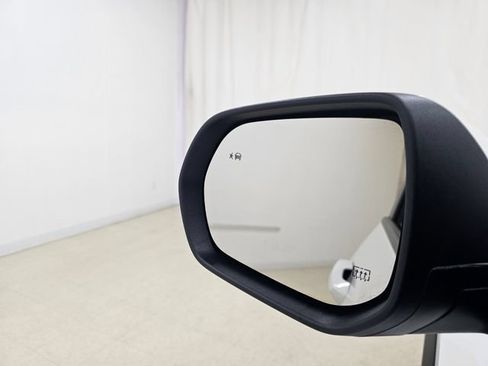 Used 2026 Chevrolet Equinox LT FWD image 12