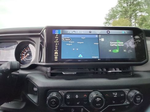 Used 2024 Jeep Gladiator Willys image 18