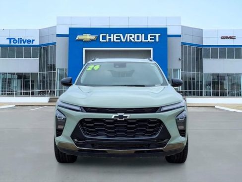 Used 2024 Chevrolet Trax ACTIV w/ Sunroof Package FWD image 2