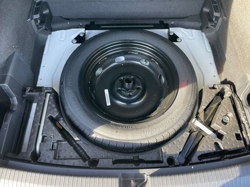 Used 2024 Volkswagen Tiguan Wolfsburg Edition image 34