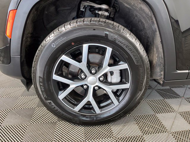 Used 2025 Jeep Grand Cherokee Limited AWD/4WD image 10