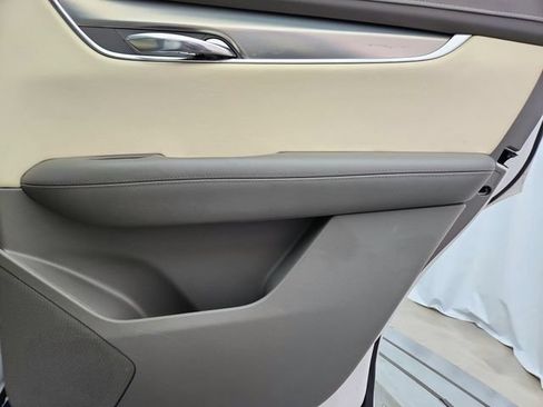 Used 2017 Cadillac XT5 Luxury AWD/4WD image 33
