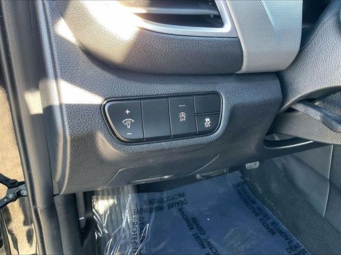 Used 2025 Kia Seltos LX AWD/4WD image 25