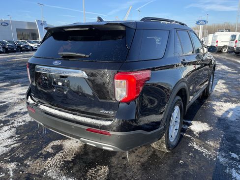 Used 2023 Ford Explorer XLT w/ Equipment Group 202A image 8