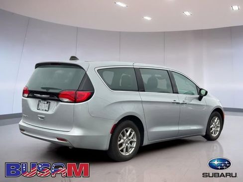 Used 2024 Chrysler Voyager LX FWD image 4