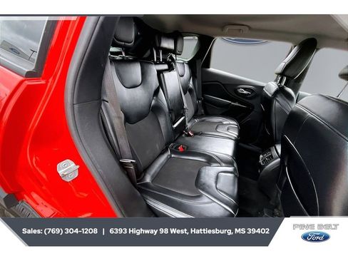 Used 2021 Jeep Cherokee Latitude Plus AWD/4WD image 20