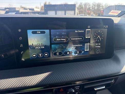 Used 2025 Nissan Kicks SR w/ Interior Electronics Package image 20