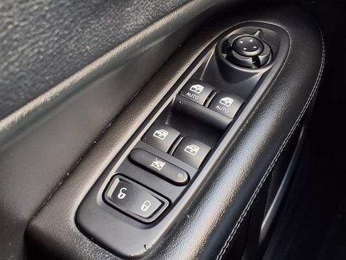 Used 2019 Jeep Compass Latitude FWD image 19