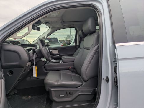 New 2026 Ford Expedition Active image 14