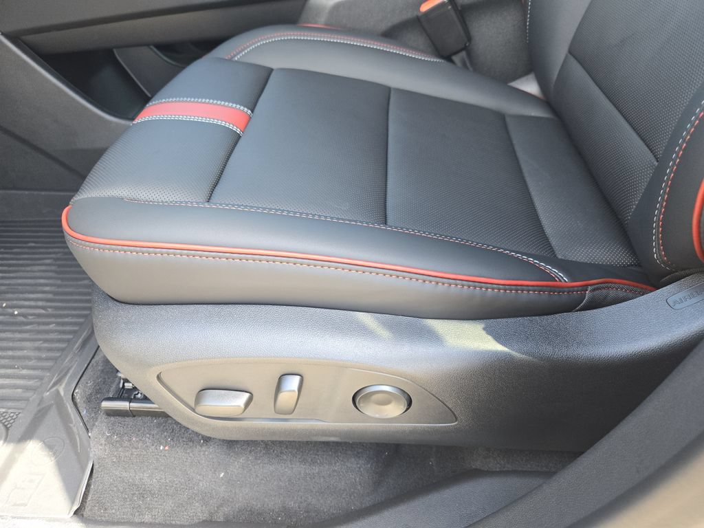 New 2027 Chevrolet Traverse RS w/ LPO, Floor Liner Package FWD image 19