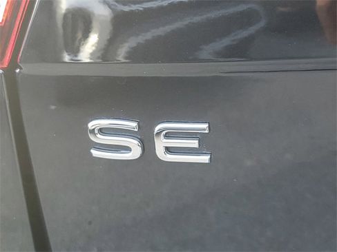 Certified 2022 Volkswagen Tiguan SE R-Line image 7