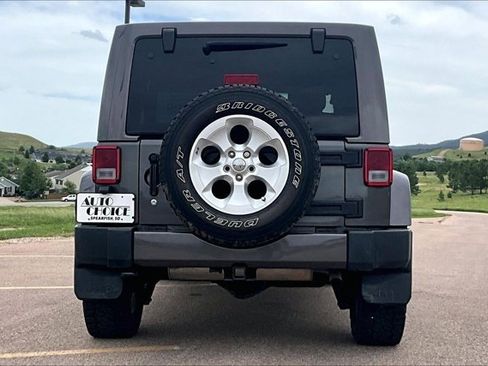 Used 2018 Jeep Wrangler Unlimited Sahara w/ Max Tow Package AWD/4WD image 6
