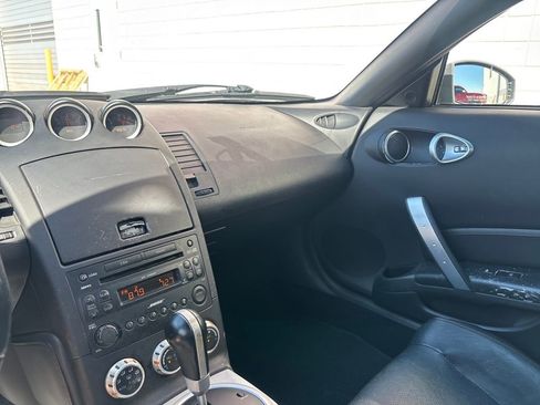 Used 2006 Nissan 350Z Touring image 12