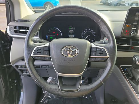 Used 2024 Toyota Sienna XLE image 21