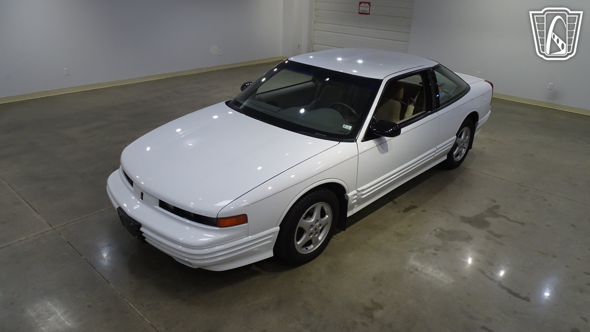 Used 1997 Oldsmobile Cutlass Supreme SL FWD image 2