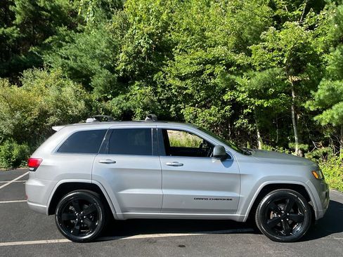Used 2015 Jeep Grand Cherokee Altitude AWD/4WD image 6