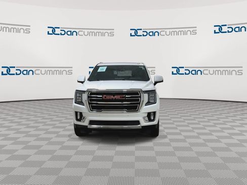 Used 2023 GMC Yukon SLT w/ SLT Premium Package AWD/4WD image 3