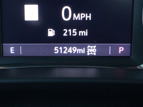 Used 2023 GMC Acadia SLT w/ Elevation Edition image 18