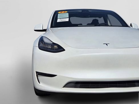 Used 2023 Tesla Model Y Long Range AWD/4WD image 10