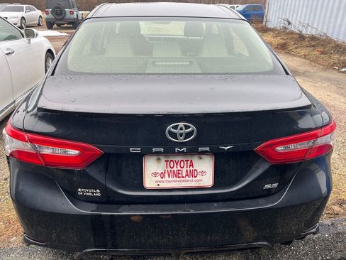 Used 2018 Toyota Camry SE w/ Convenience Package image 9