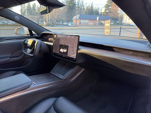 Used 2022 Tesla Model S image 17