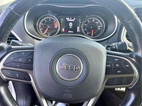 Used 2020 Jeep Cherokee Latitude w/ Cold Weather Group AWD/4WD image 19