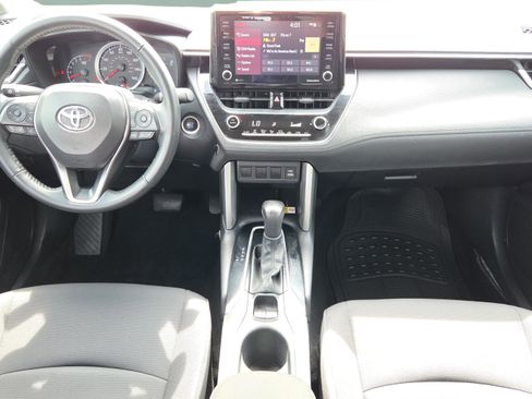 Used 2022 Toyota Corolla Cross LE AWD/4WD image 13