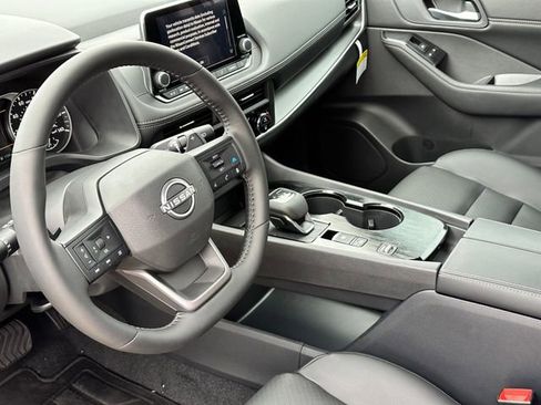 Used 2026 Nissan Rogue SV w/ SV Premium Package image 9