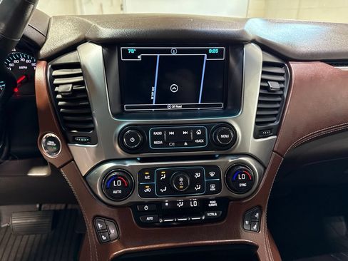 Used 2018 Chevrolet Suburban Premier AWD/4WD image 17