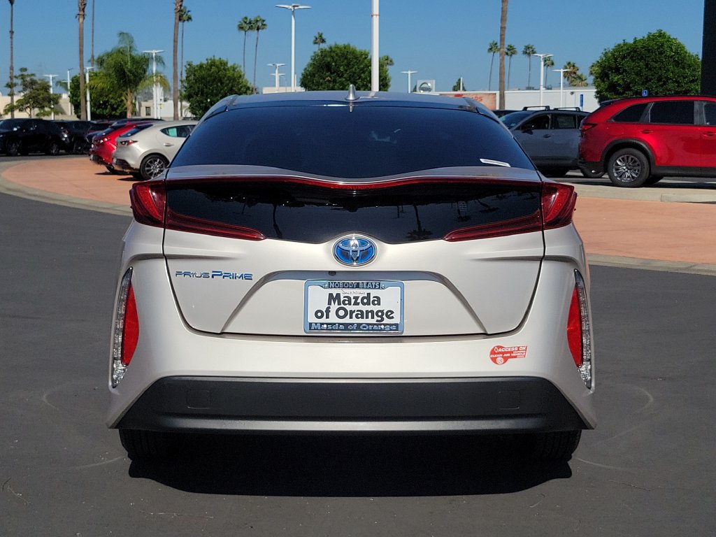 Used 2017 Toyota Prius Prime Plus w/ Preferred Accessory Package FWD image 26