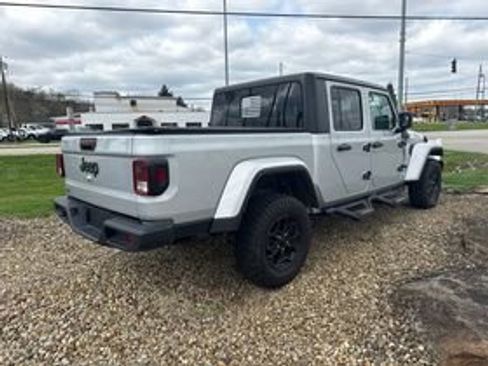 Used 2022 Jeep Gladiator Sport AWD/4WD image 5