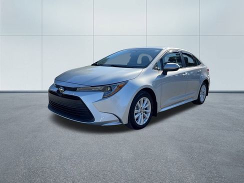 Used 2025 Toyota Corolla LE image 2