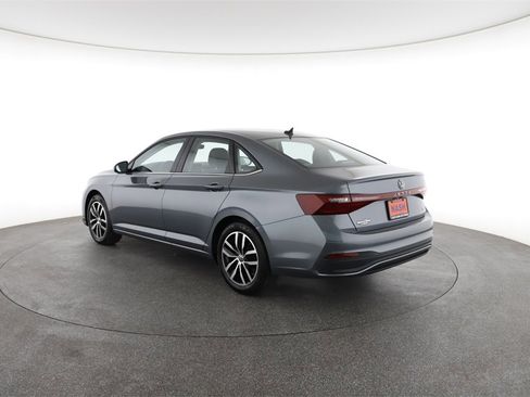 Used 2025 Volkswagen Jetta SE image 9