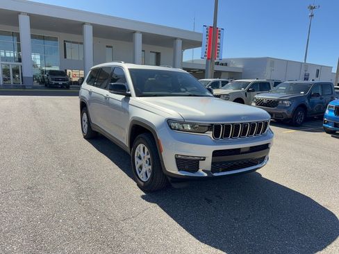 Used 2023 Jeep Grand Cherokee L Limited w/ Luxury Tech Group II image 4