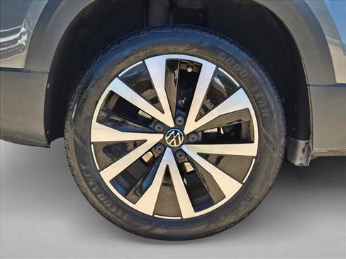 Used 2023 Volkswagen Taos SE FWD image 21