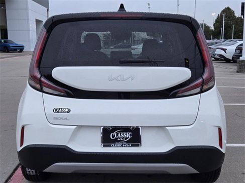 Certified 2024 Kia Soul S image 4