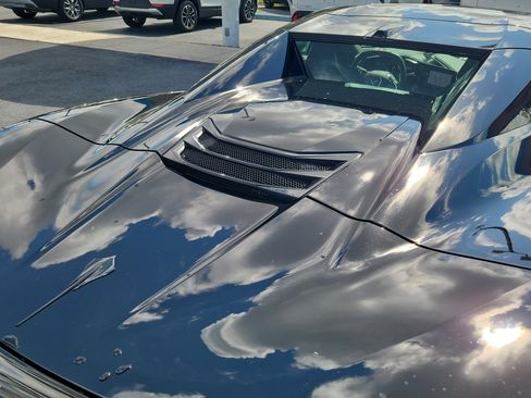 Used 2024 Chevrolet Corvette Stingray Premium Conv w/ Z51 Performance Package RWD image 7