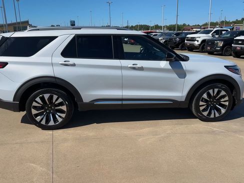 Used 2025 Ford Explorer Platinum w/ LUX Leather Package AWD/4WD image 2