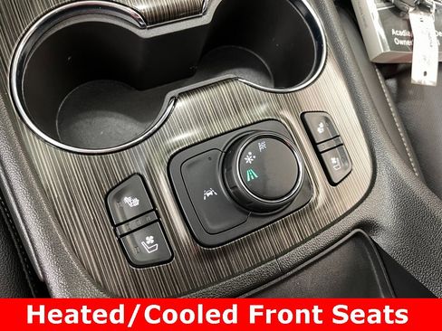 Used 2023 GMC Acadia SLT w/ Preferred Package image 10