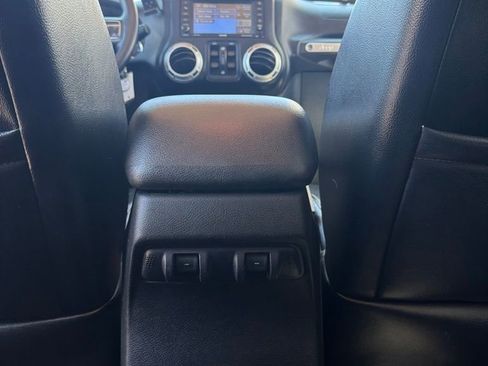 Used 2012 Jeep Wrangler Unlimited Rubicon w/ Connectivity Group AWD/4WD image 24