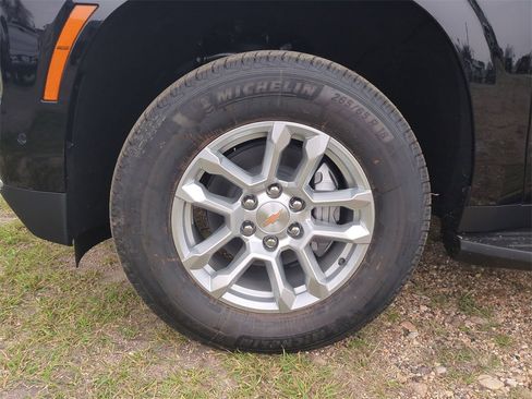 New 2026 Chevrolet Suburban LS image 32