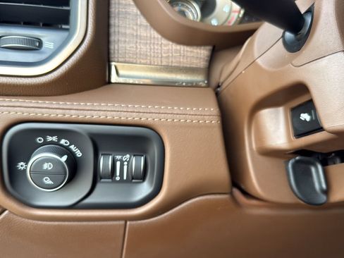 Used 2022 RAM 2500 Limited AWD/4WD image 17