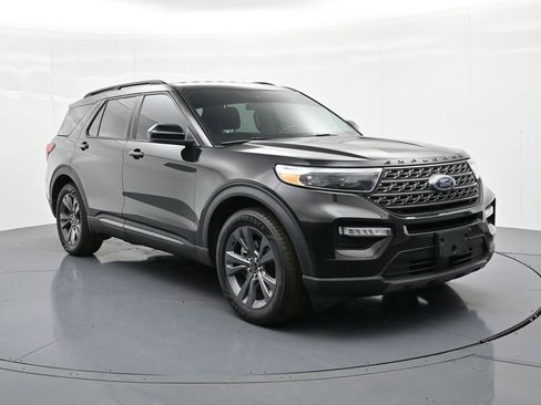 Used 2022 Ford Explorer XLT w/ Equipment Group 202A RWD image 4