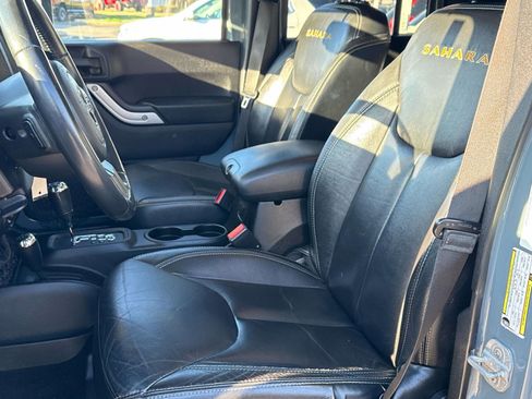 Used 2014 Jeep Wrangler Unlimited Sahara w/ Connectivity Group image 11