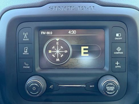 Used 2017 Jeep Renegade Trailhawk w/ Premium Trailhawk Package AWD/4WD image 16
