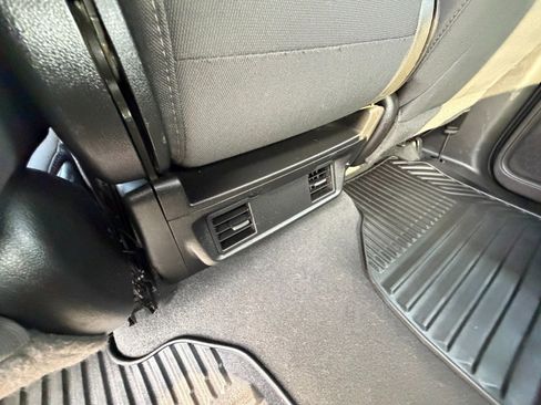 Used 2023 Chevrolet Silverado 1500 Custom image 22