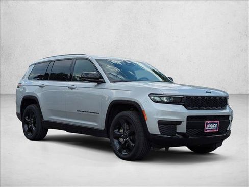 Used 2023 Jeep Grand Cherokee L Laredo AWD/4WD image 3