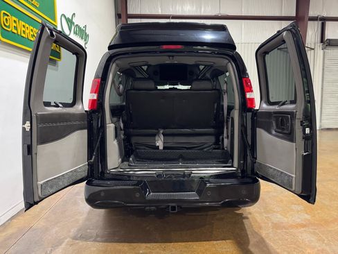 Used 2017 Chevrolet Express 2500 Extended RWD image 39