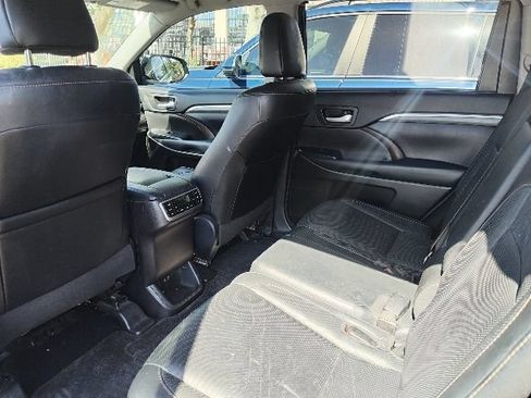 Used 2018 Toyota Highlander Limited Platinum AWD/4WD image 15